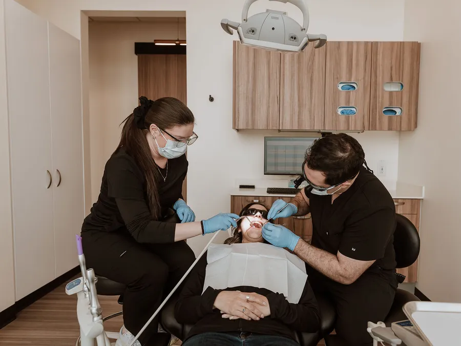 Choosing Between Crowns and Fillings: Finding the Best Dental Treatment for Your Needs